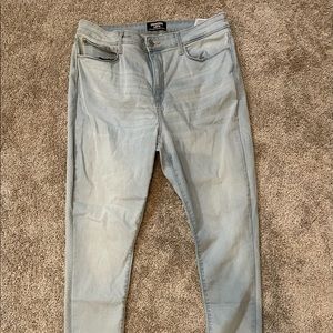 Denizen from Levi's Light Wash Modern Skinny Size 18